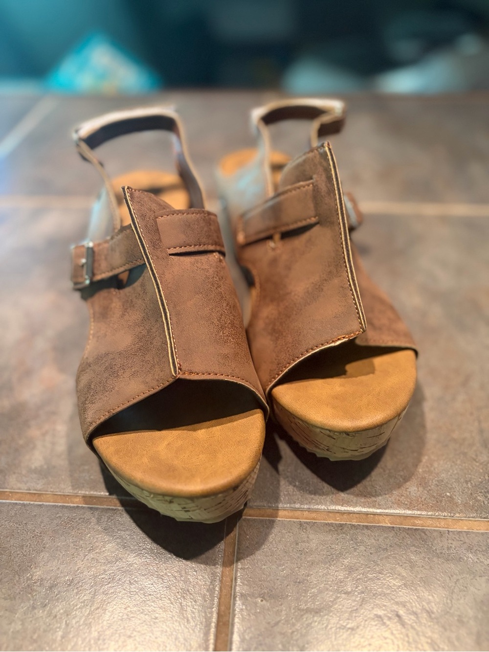 NWOT Women’s Brown Lower Wedge Sandals – Open Toe Comfort, stud accents